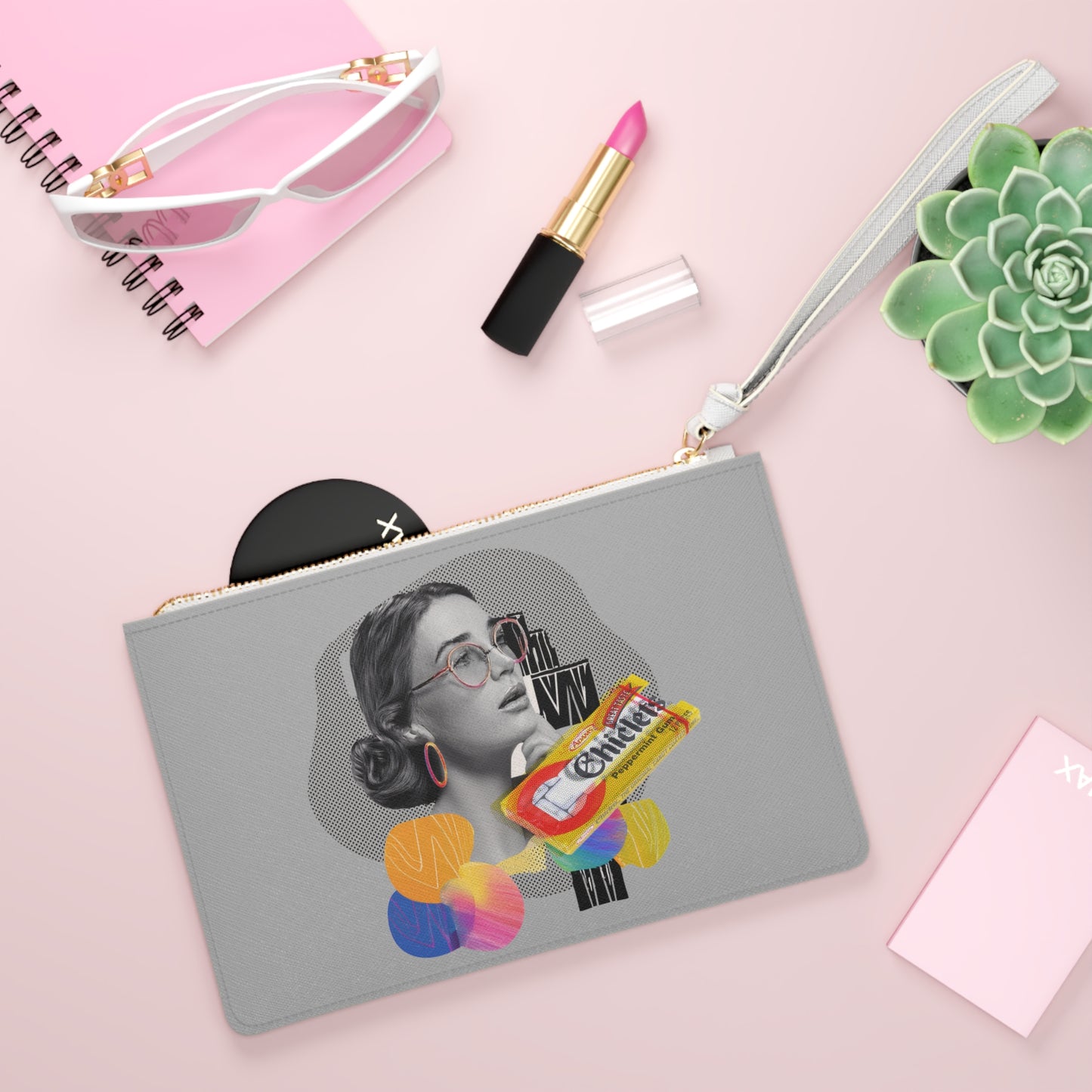 Chic Graphic Clutch Bag with Retro Design - Stylish Accessory for Everyday Use